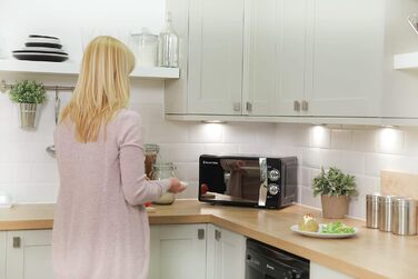 Мікрохвильова піч 17 л, 700 Вт, чорний RHMM701B Russell Hobbs