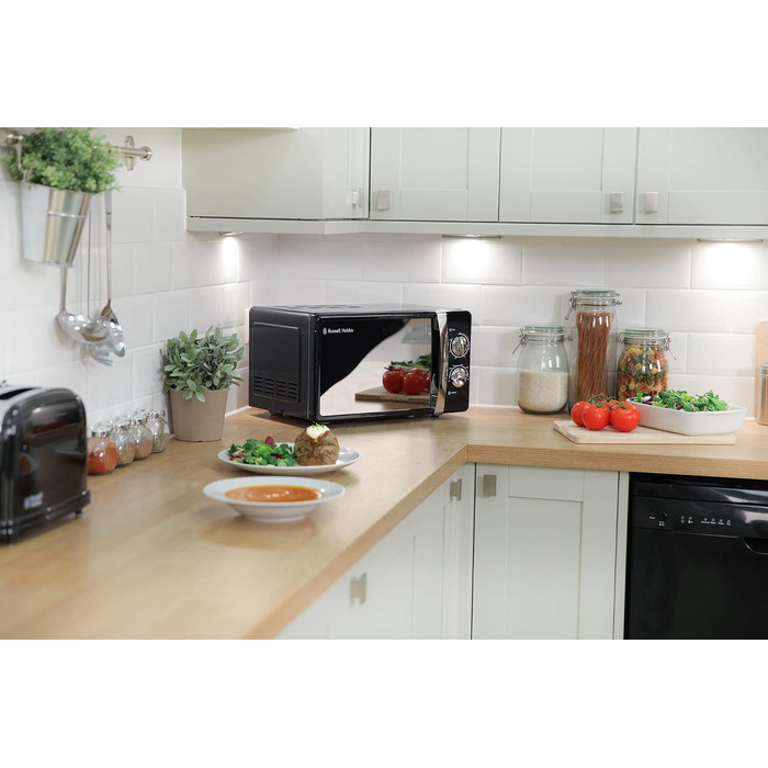 Мікрохвильова піч 17 л, 700 Вт, чорний RHMM701B Russell Hobbs