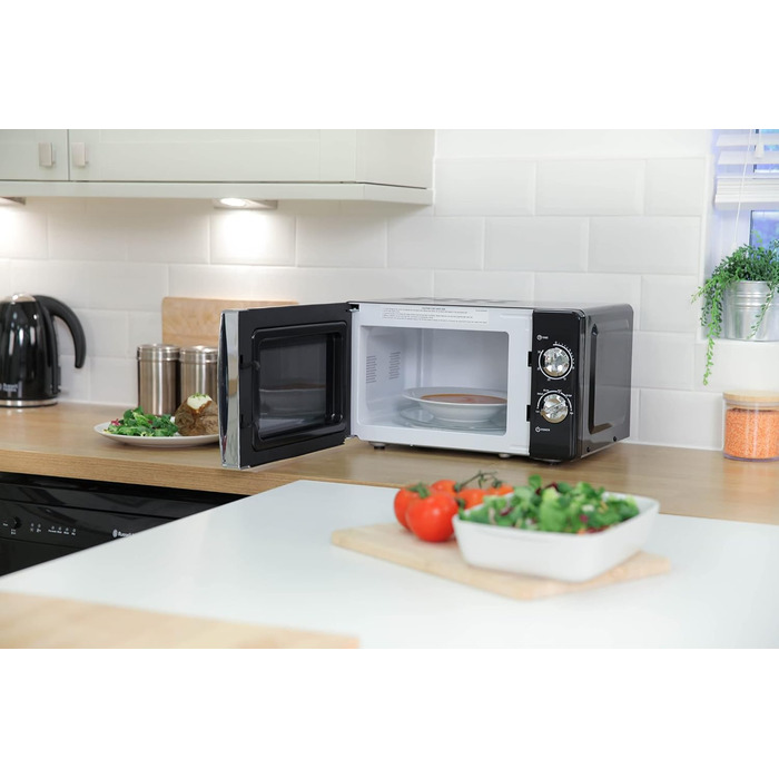 Мікрохвильова піч 17 л, 700 Вт, чорний RHMM701B Russell Hobbs