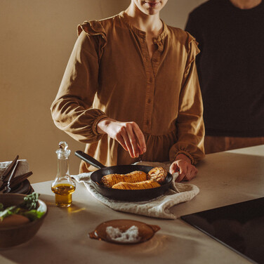 Сковорода чавунна Fiskars Folken 24 см (1075700)