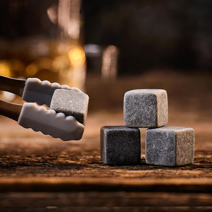 Подарунковий набір 18 каменів для віскі з оксамитовим мішечком та щипцями Whisiskey