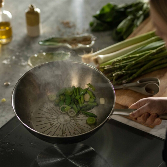 Сковорода Wok Fiskars All Steel Pure матова 28 см (1065629)