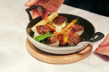 Подставка деревянная магнитная 16 см, овальная Staub