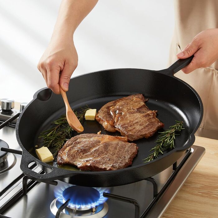 Сковорода чугунная с ручкой 38,1 см Amazon Basics