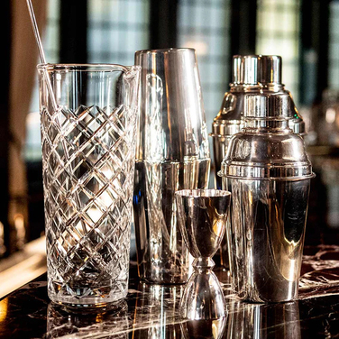 Шейкер 700 мл, срібло, Classico (у подарунковій коробці), Urbanbar (Урбанбар)