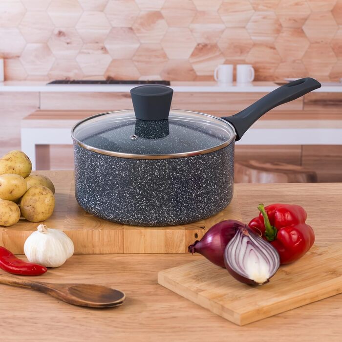 Каструля Russell Hobbs RH00845EU з антипригарним покриттям - 18 см/2 л з кришкою із загартованого скла, індукційна каструля, каструля для овочів/супу з бакелітовою ручкою та термостійким зовнішнім покриттям, камінь Nightfall (66 x 47 x 15 см)