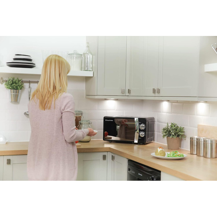 Мікрохвильова піч 17 л, 700 Вт, чорний RHMM701B Russell Hobbs