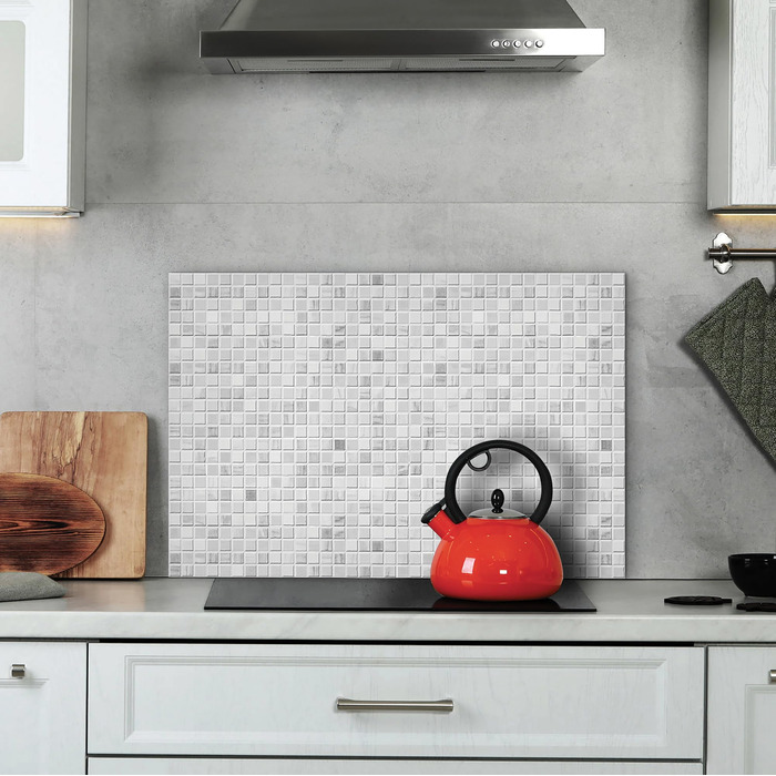 Кухонний фартух CREARREDA з алюмінію, виготовлений в Італії, захищає плиту та стіну, миється та легко встановлюється, металевий фартух, 48 x 72 см (біла мозаїка)