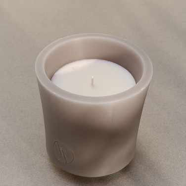Свічка у свічнику з воску Bougies La Française, сіра, 13 х 13,5 см, 370 г