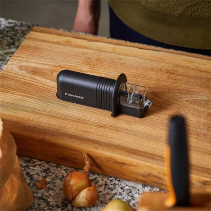Точило для ножів Fiskars Essential (1065598)