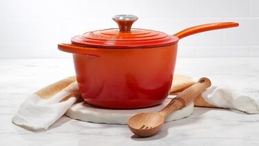 Чугунный сотейник Ø 18 см, 1,8 л с крышкой, пламенно-красный Signature Le Creuset