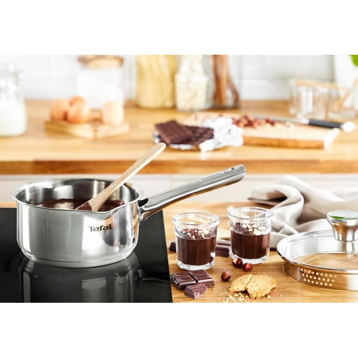 Каструля Tefal Duetto A70542 виготовлена з високоякісної нержавіючої сталі 18/10, градуйована, з кришкою, підходить для всіх типів плит, включаючи індукційні (Guisera 16 см)
