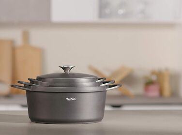 Жаровня 24 см с крышкой, черная TRATTORIA TEFAL