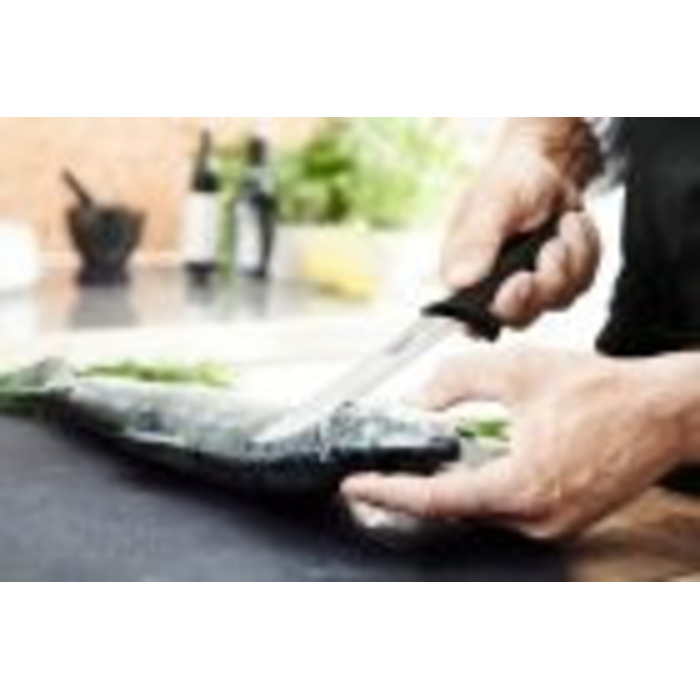 Нож для овощей Fiskars Essential 7,5 см (1023780)