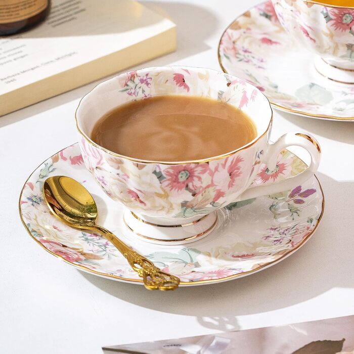 Чашка з блюдцем та квітковим візерунком 250 мл fanquare