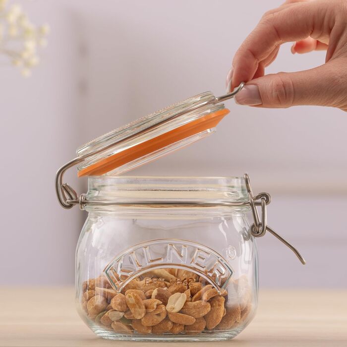 Стеклянная банка для хранения 0,5 л с зажимом Kilner