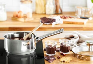 Каструля Tefal Duetto A70542 виготовлена з високоякісної нержавіючої сталі 18/10, градуйована, з кришкою, підходить для всіх типів плит, включаючи індукційні (Guisera 16 см)